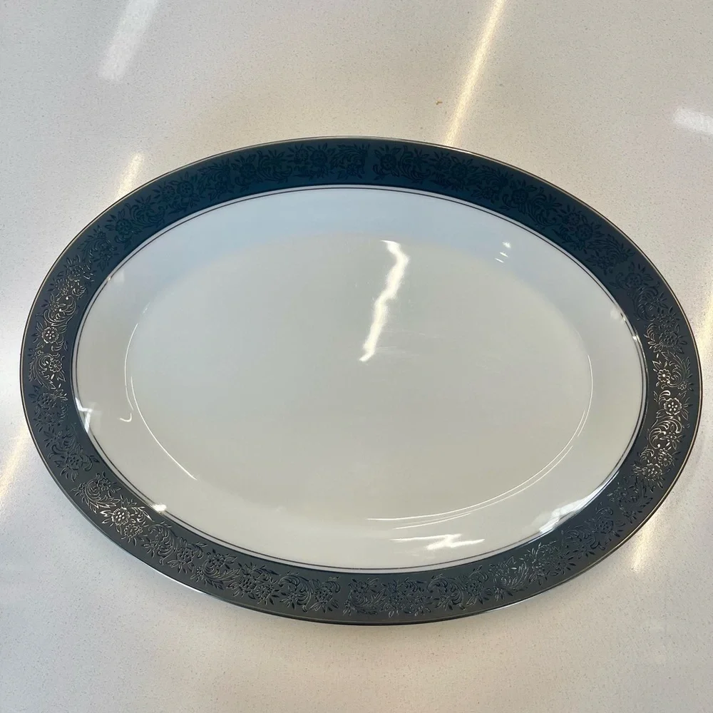 14" x 10” gorgeous Noritake 6878 Mirano Oval‎ Serving Platter Black Platinum